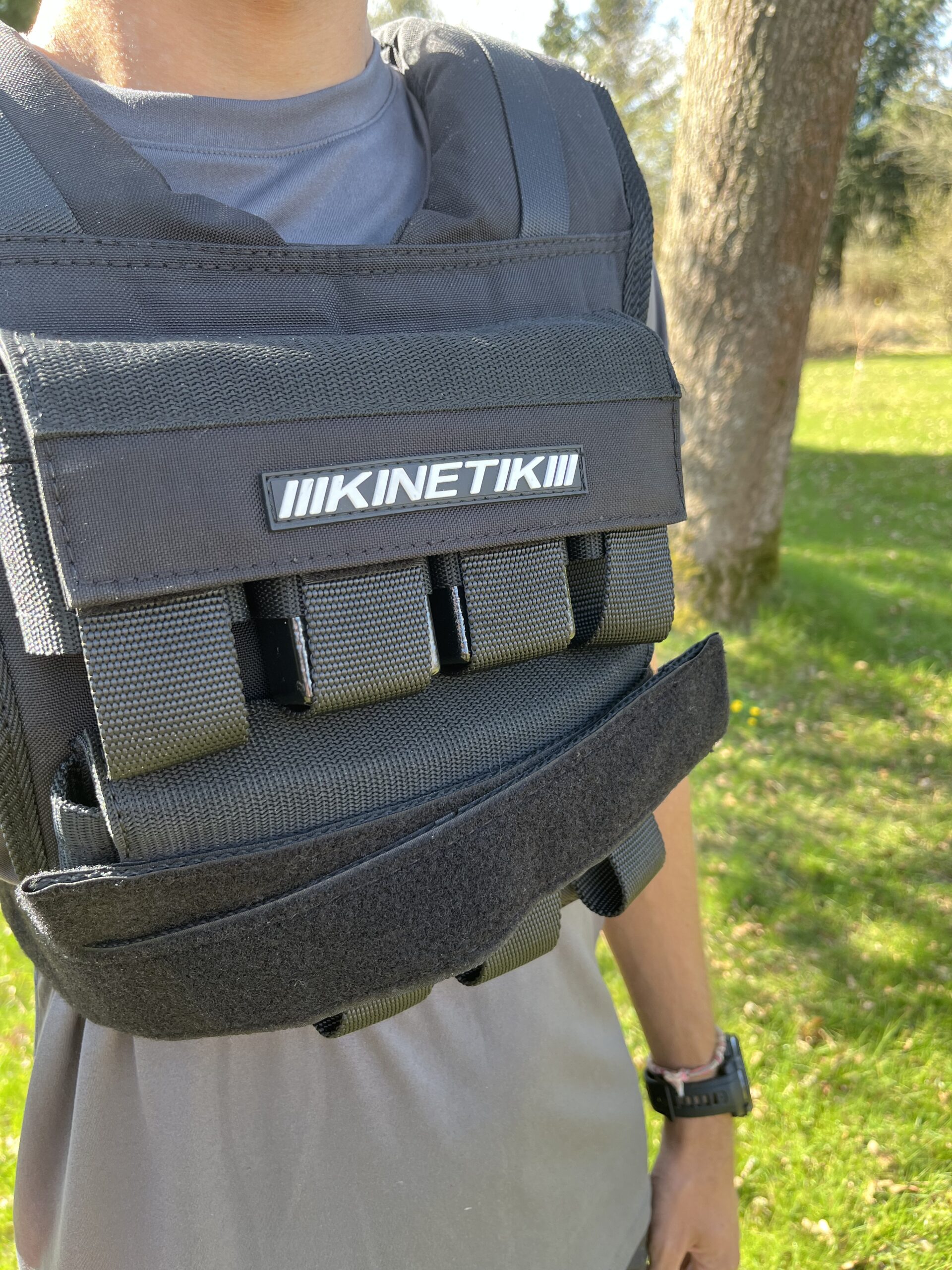 Kinetik VX1 Vægtvest - Set forfra på mand