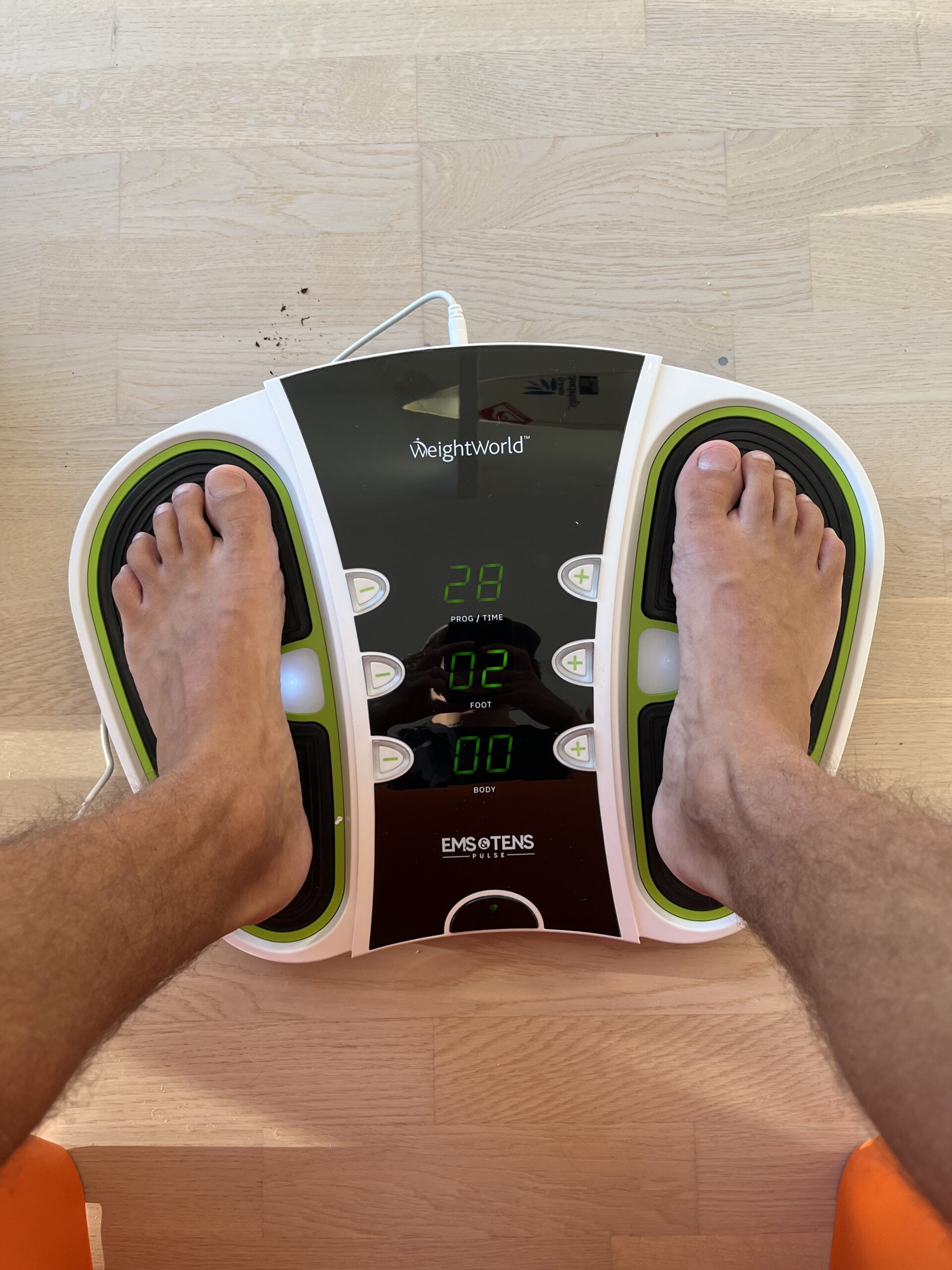 WeightWorld Cirkulationstræner - Person Sidder Med Fødder På - Set Oppefra