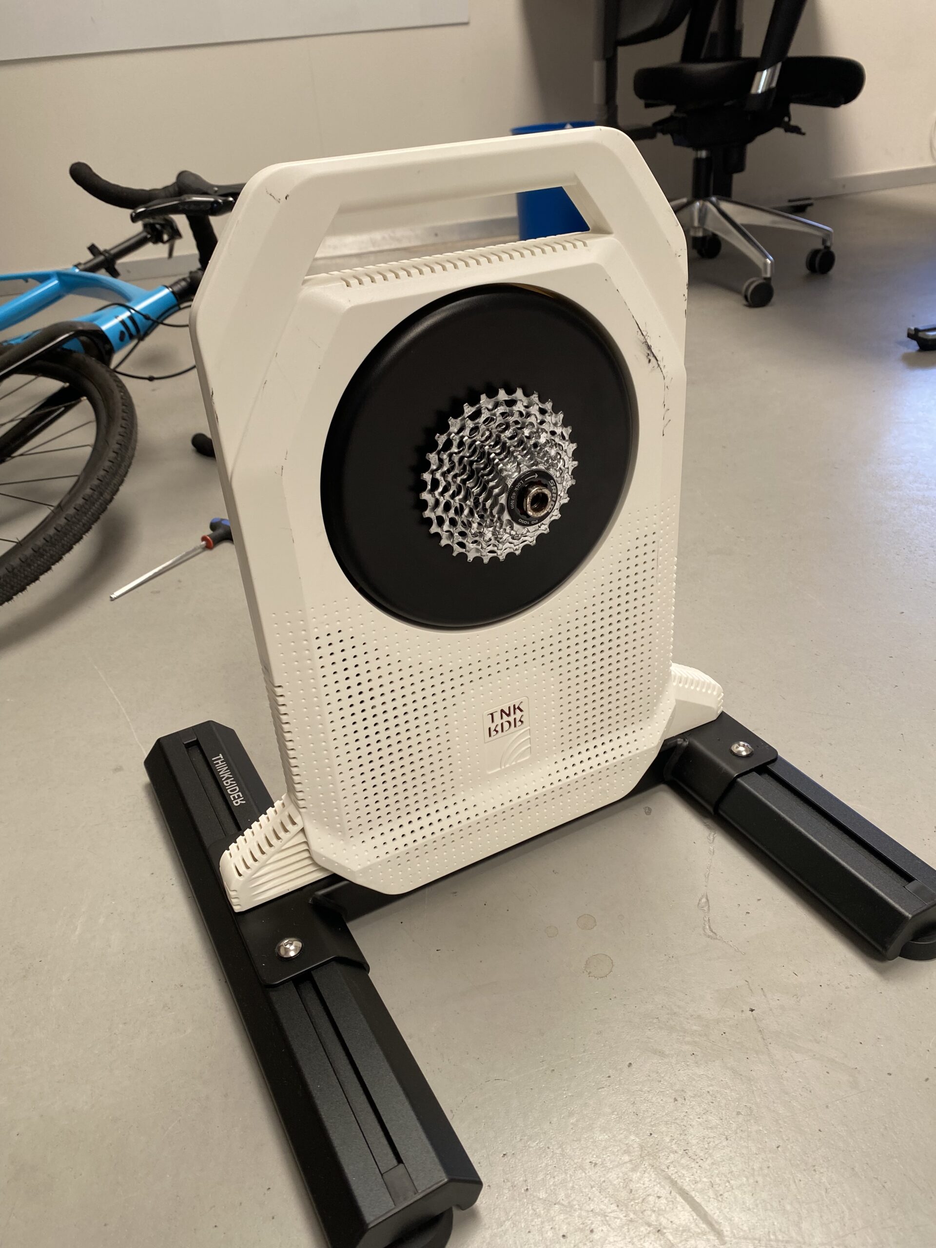 thinkrider-xx-pro-smart-bike-trainer-i-hvid