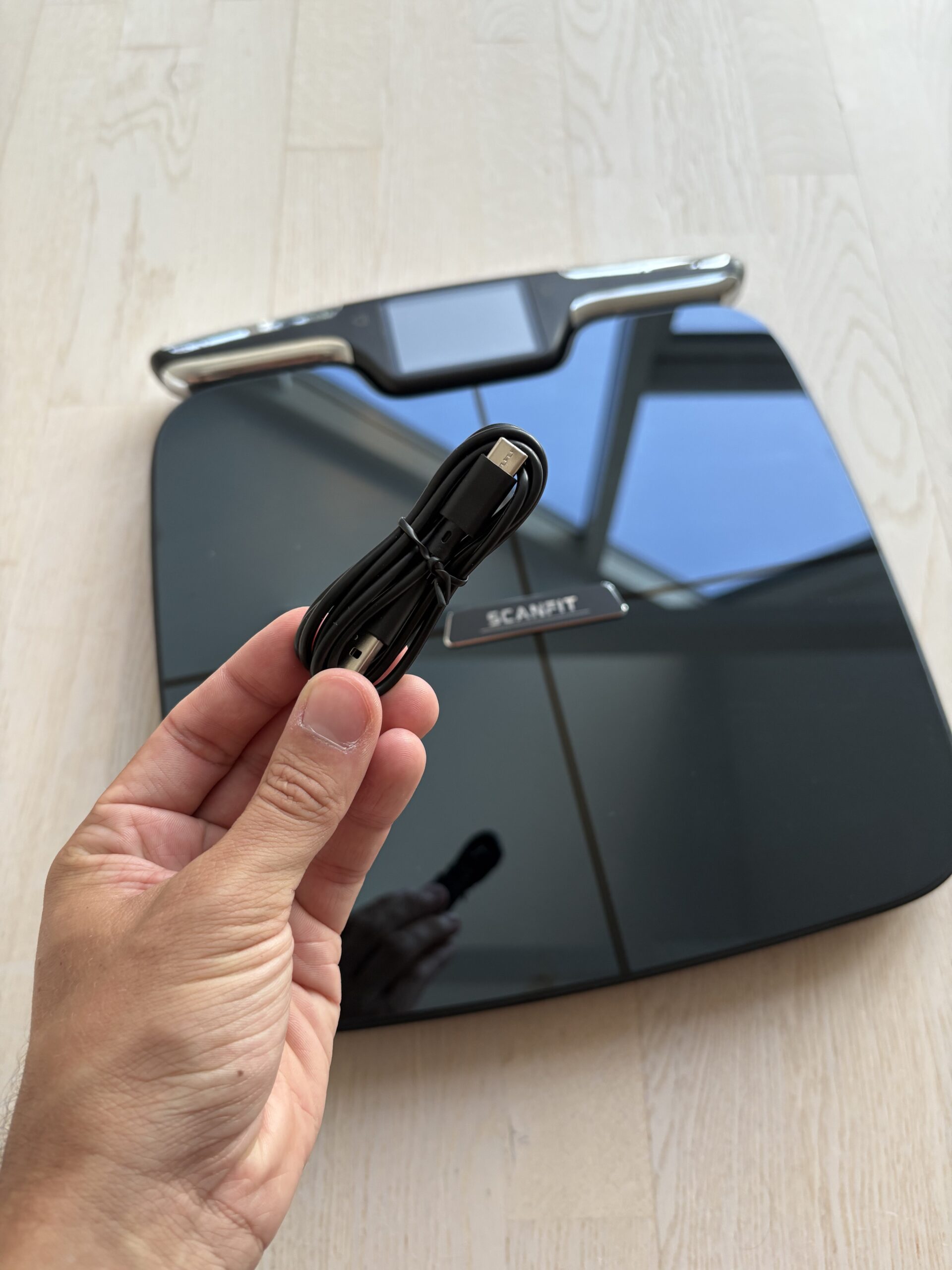 scanfit-body-pilot-kropsscanner-kongeblaa-med-ledning