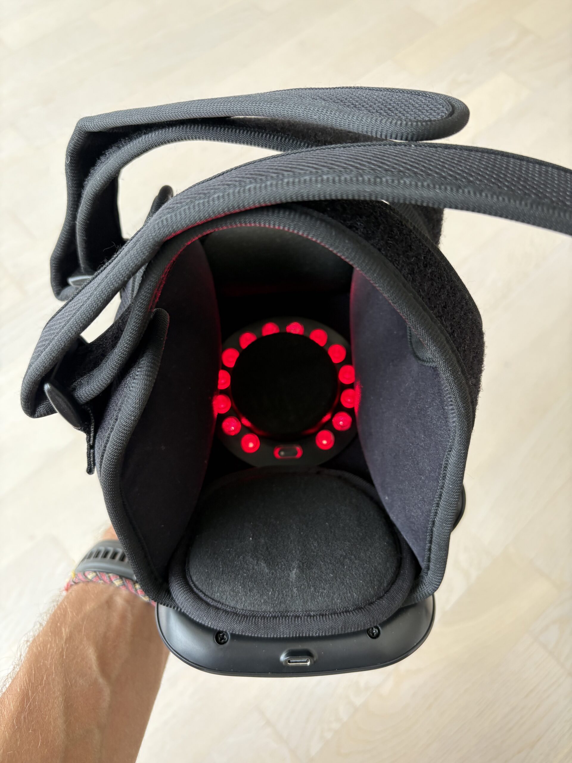 NordicHigh Infrarød Knævarmer Pro - Sort - Set indeni