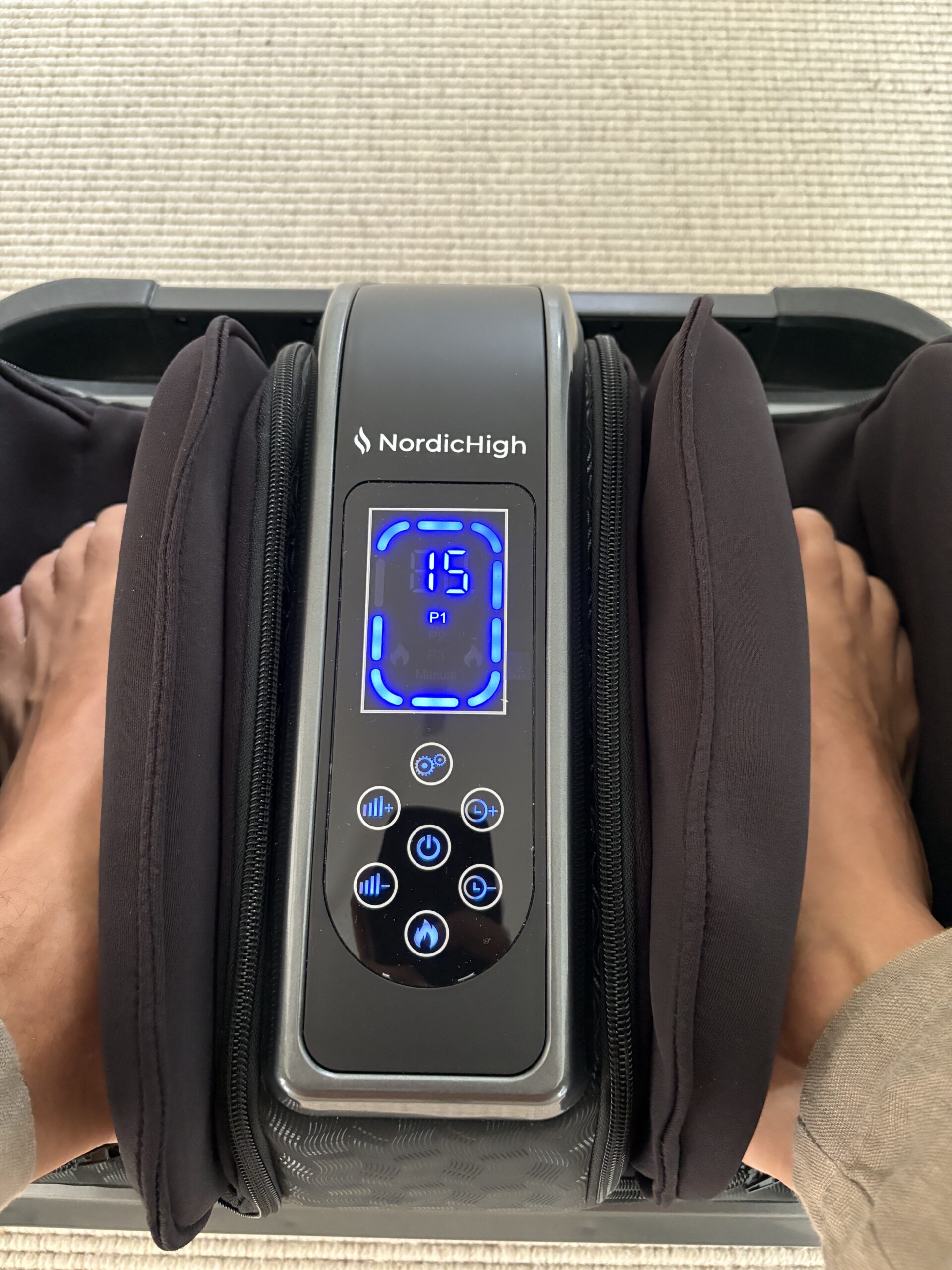 NordicHigh Fodmassager Pro - Tændt med blåt display