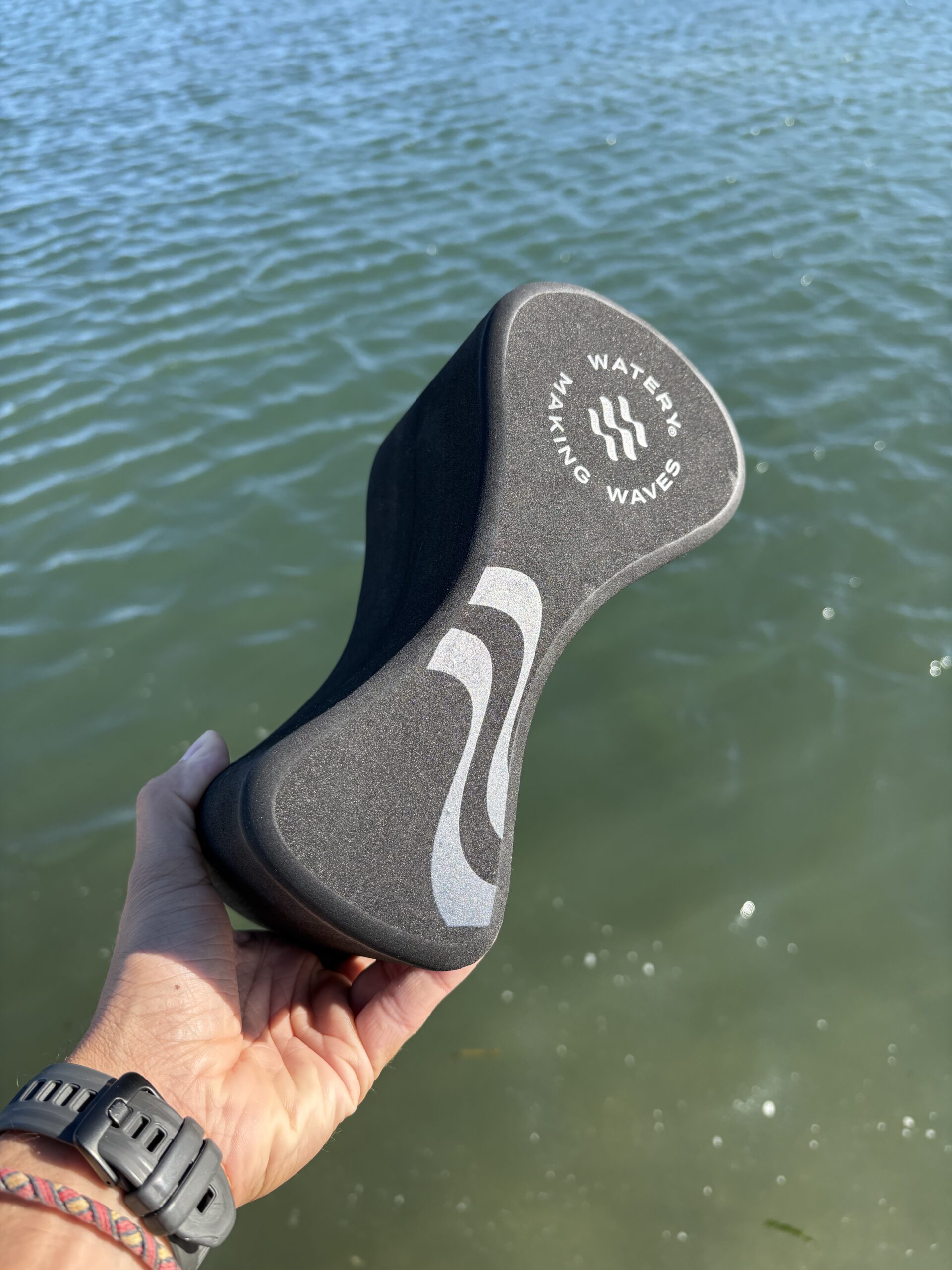 watery-heat-pullbuoy-vand-i-baggrund-01