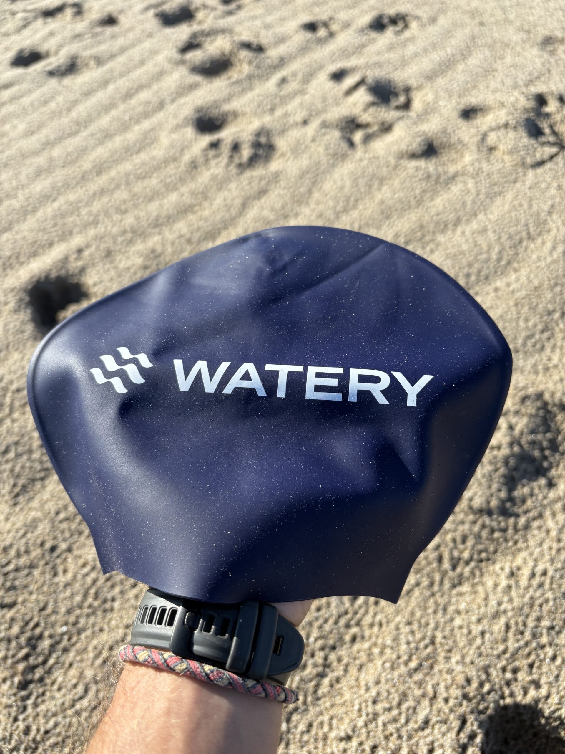 watery-signature-badehaette-moerkeblaa