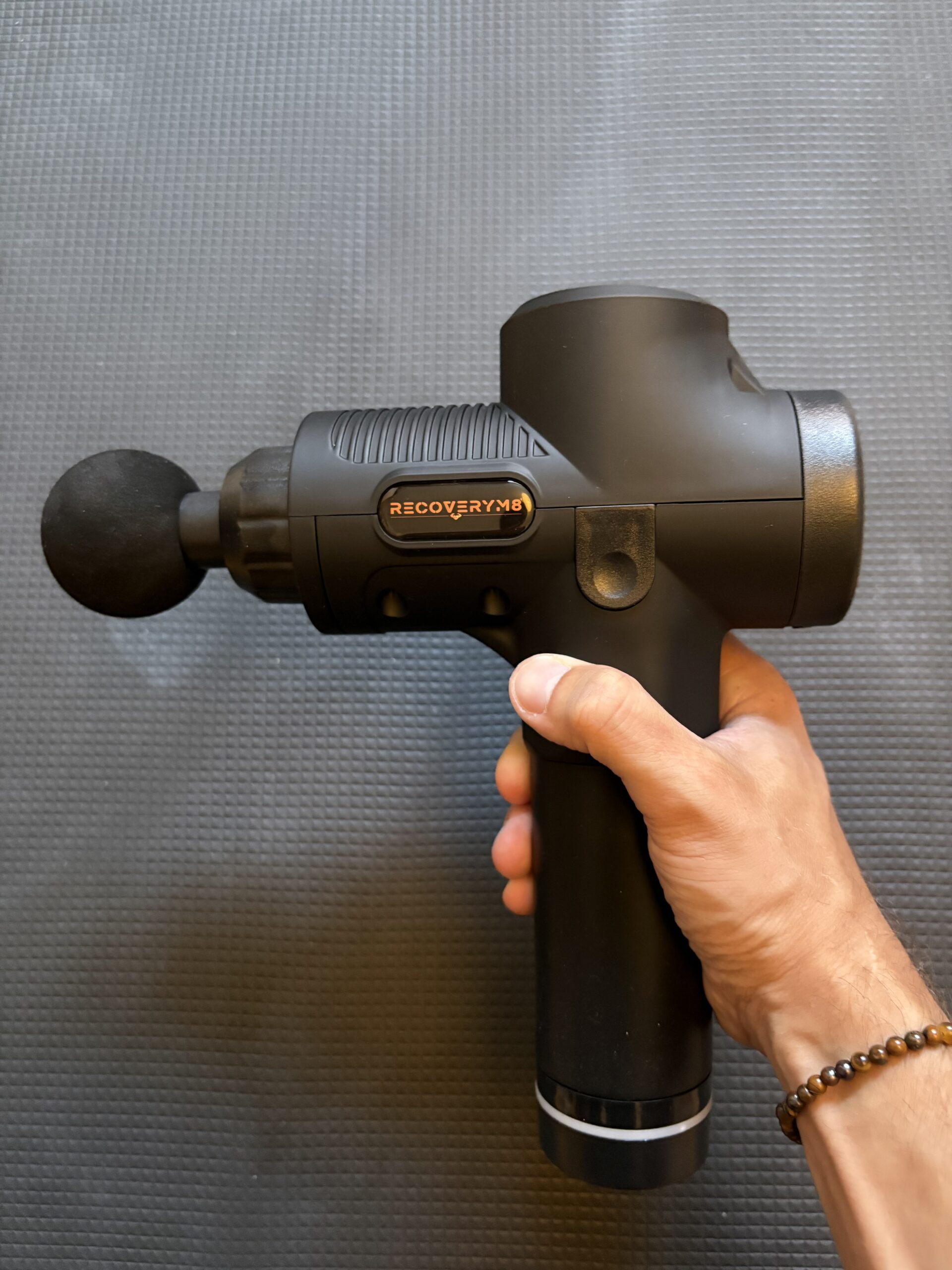 Recoverym8+-PRO-Massagepistol-1