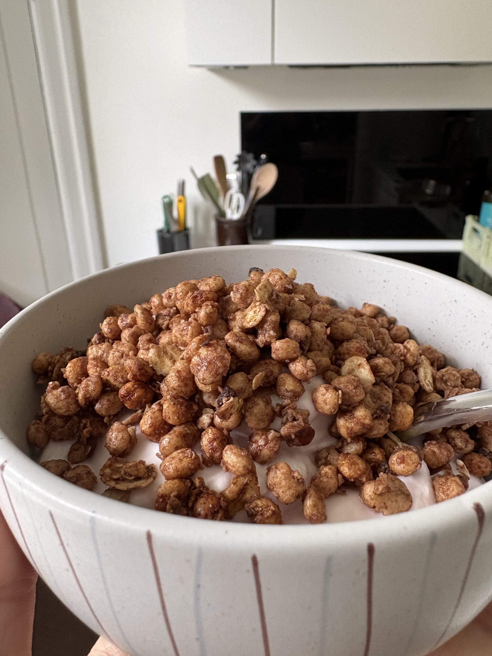 myprotein-protein-granola-chocolate-caramel-06